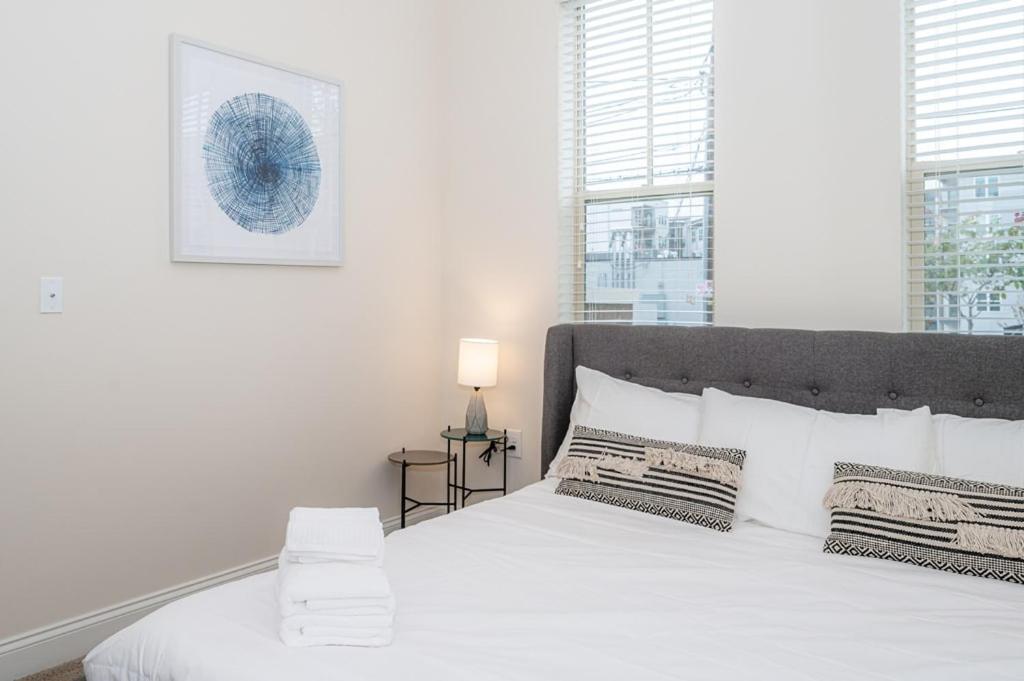 Laid Back 1Br W Comfy Living Room And Bar Charlotte Exteriör bild